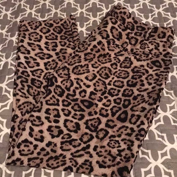 Victoria Secret Tapered Ankle Pants Size 6 - Picture 2 of 3